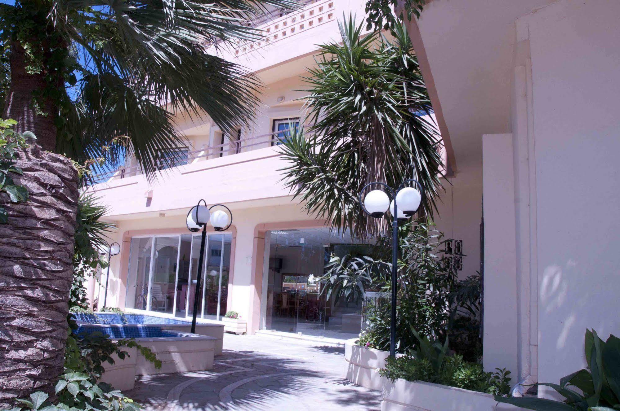Louladakis Apartments Kolymbari Exterior photo